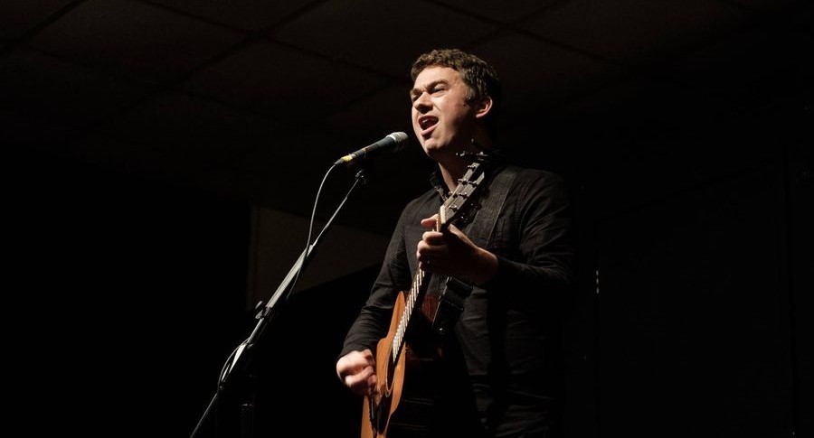 LIVE MUSIC: TOM CLEMENTS